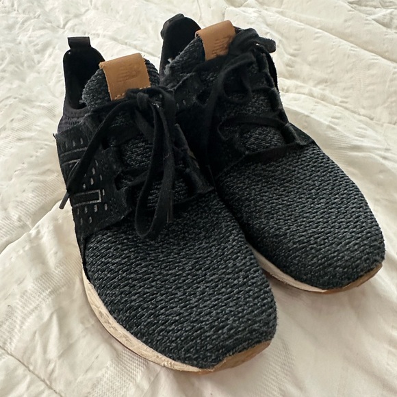 Used New Balance Women’s Sneaker size 7 - Picture 1 of 4